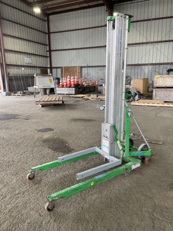 2012 Genie SLC-18 Material Lift