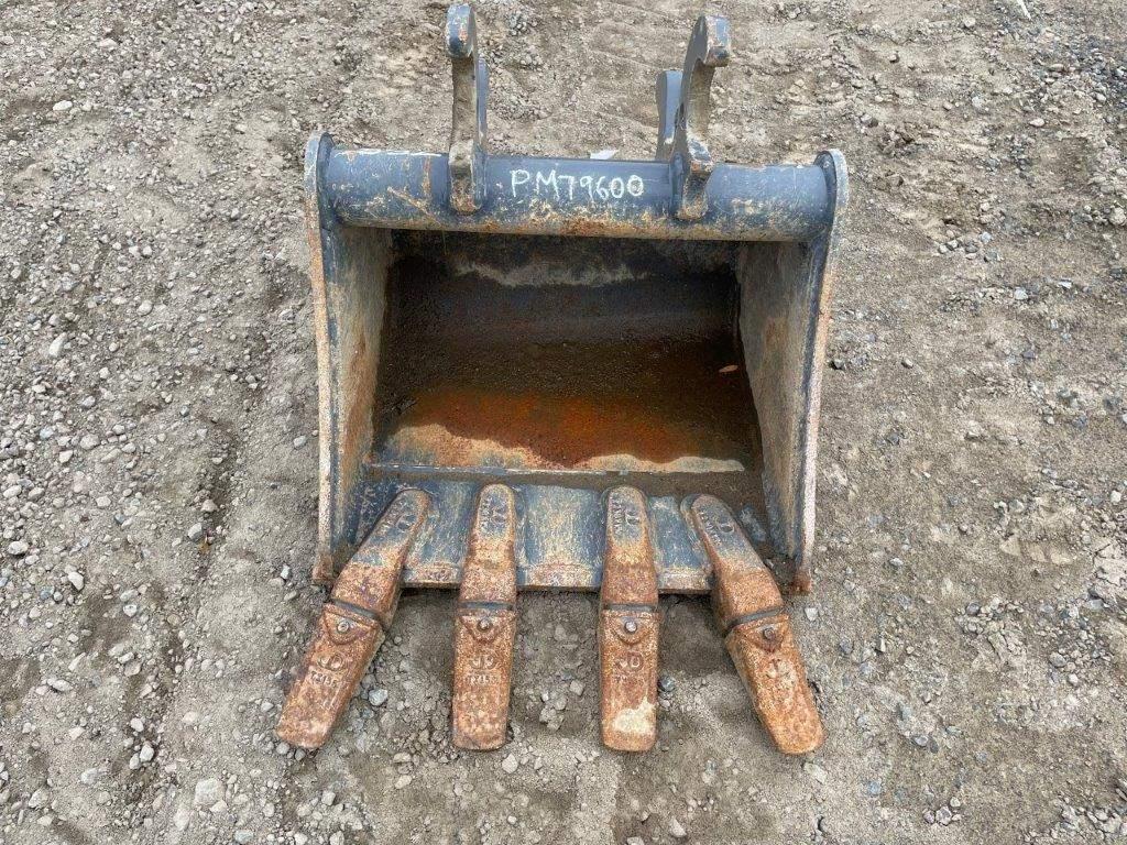 2017 John Deere 18" HD Dig Bucket