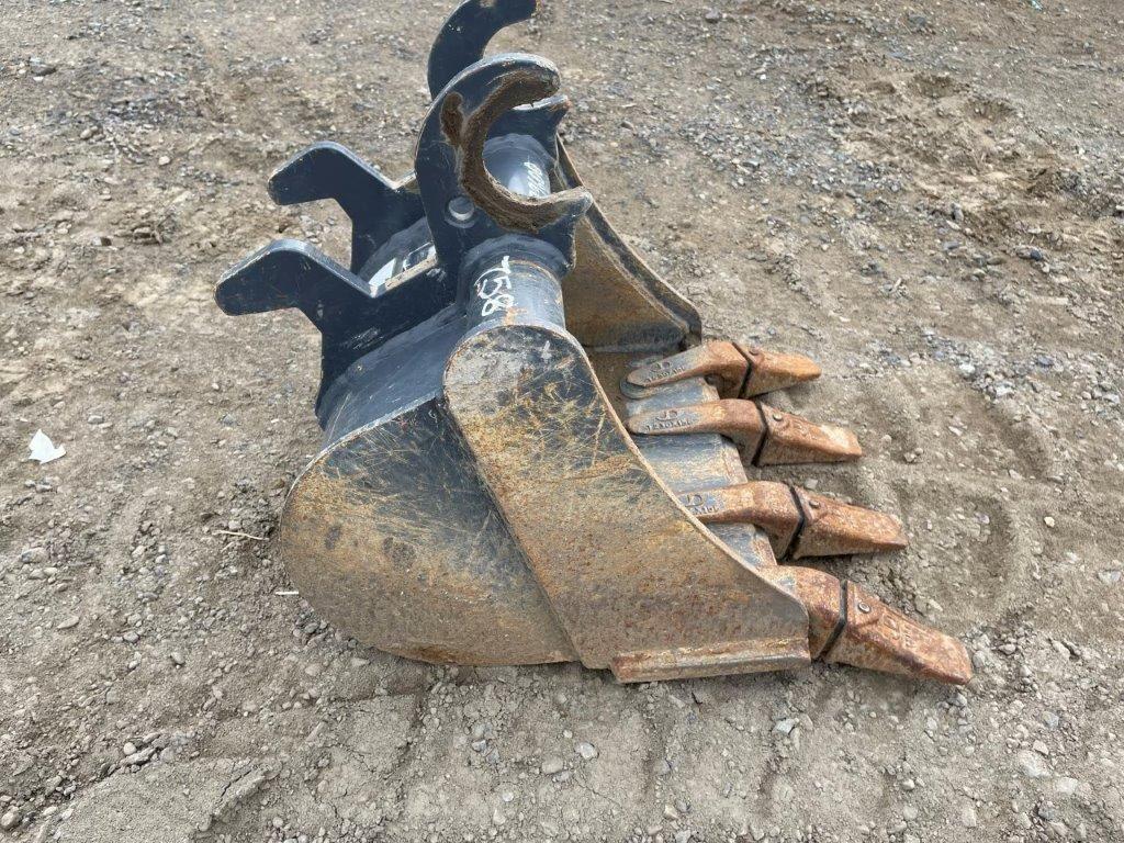 2017 John Deere 18" HD Dig Bucket