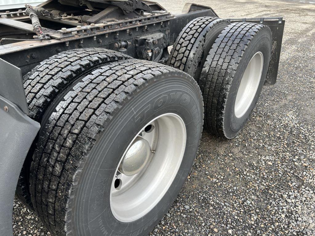 2009 Kenworth T600 T/A Sleeper Truck Tractor