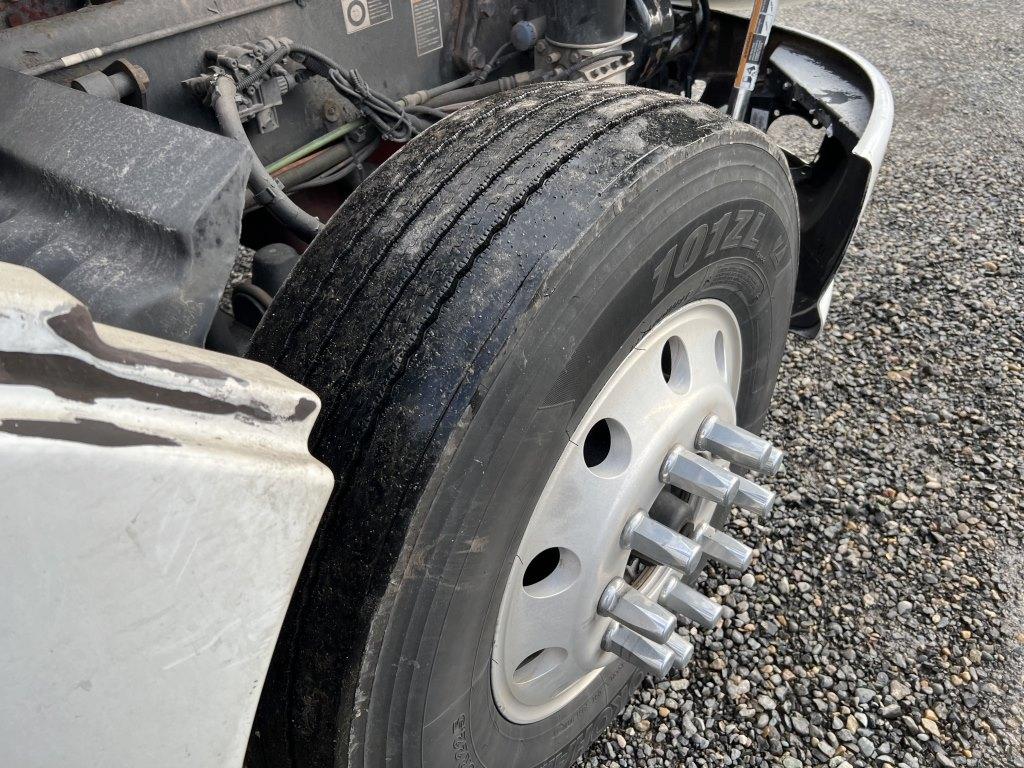 2009 Kenworth T600 T/A Sleeper Truck Tractor