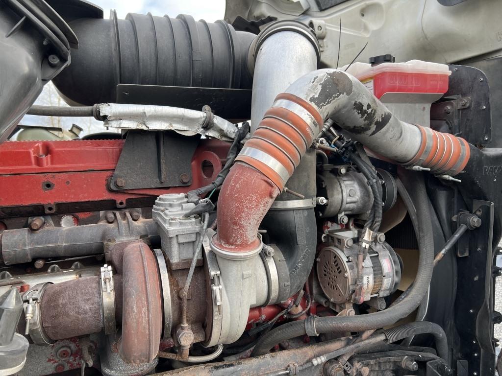 2009 Kenworth T600 T/A Sleeper Truck Tractor