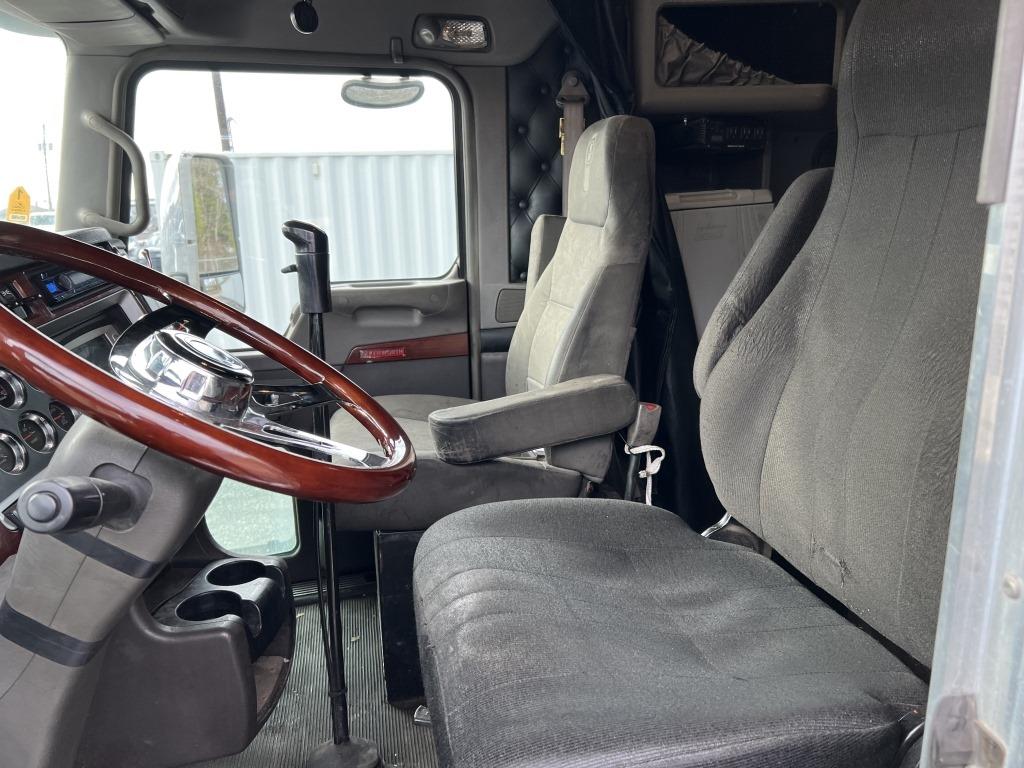 2009 Kenworth T600 T/A Sleeper Truck Tractor