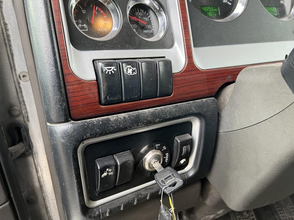 2009 Kenworth T600 T/A Sleeper Truck Tractor