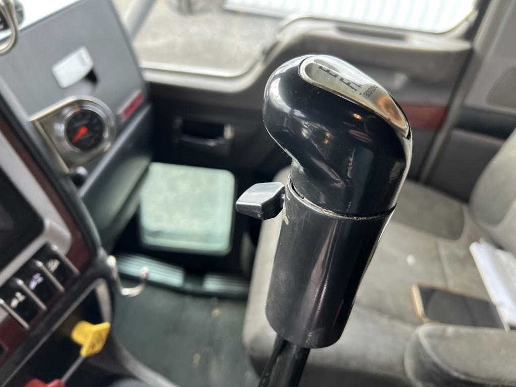 2009 Kenworth T600 T/A Sleeper Truck Tractor