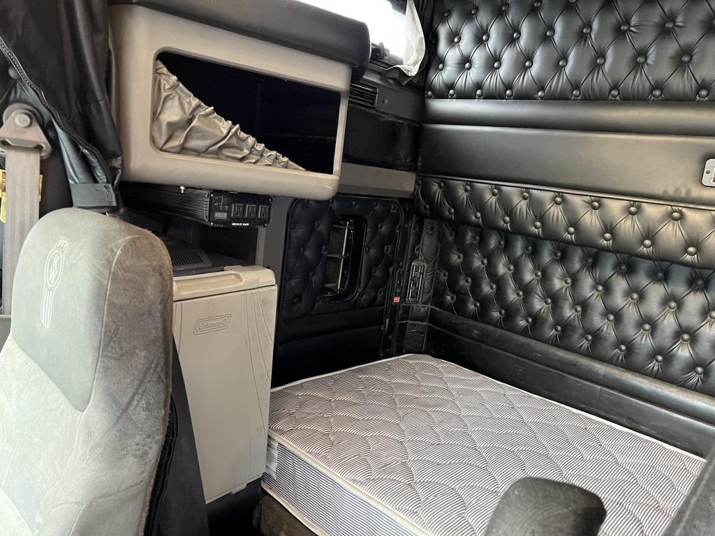 2009 Kenworth T600 T/A Sleeper Truck Tractor