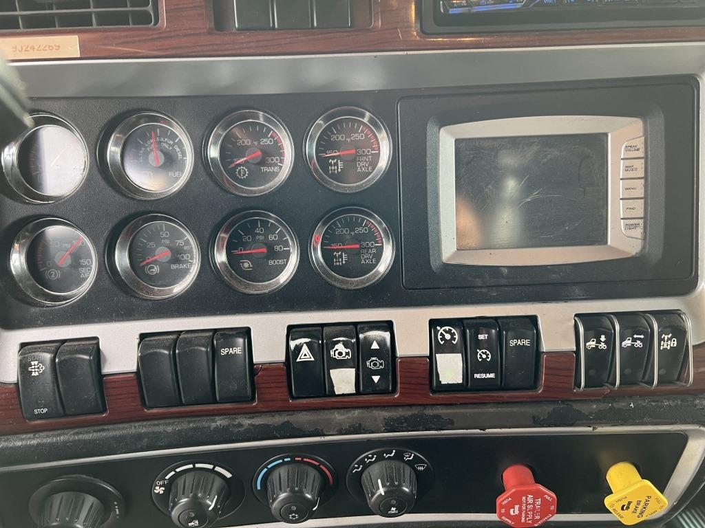 2009 Kenworth T600 T/A Sleeper Truck Tractor