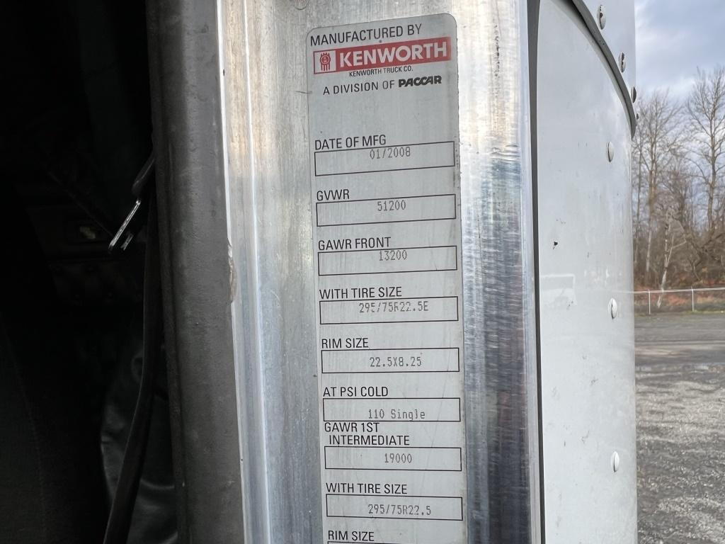 2009 Kenworth T600 T/A Sleeper Truck Tractor