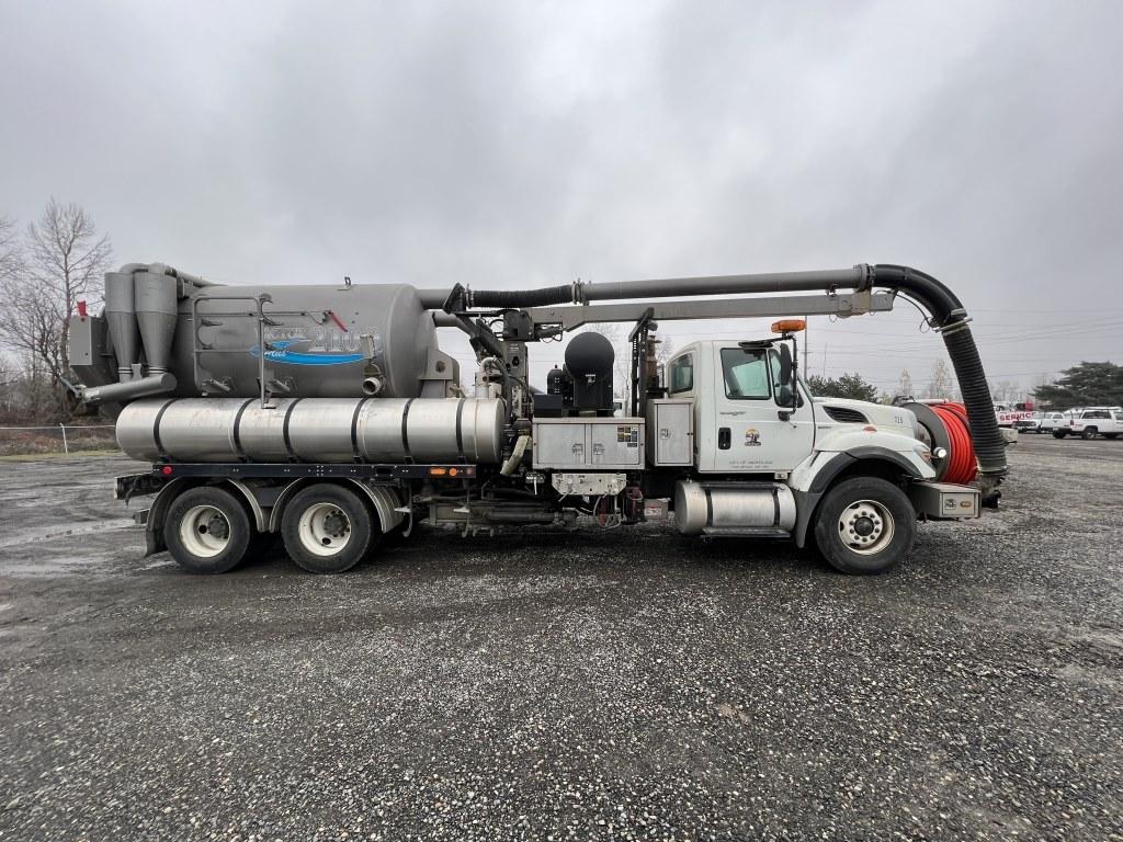 2011 Vactor 2100 Plus Vacuum Truck
