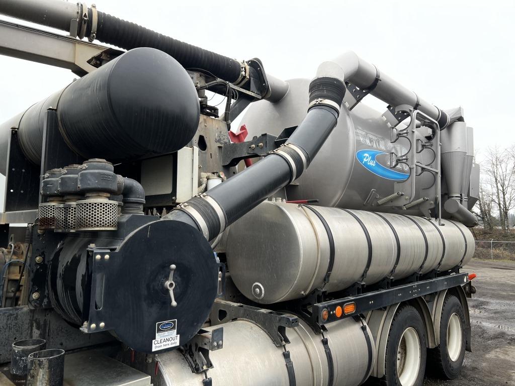 2011 Vactor 2100 Plus Vacuum Truck