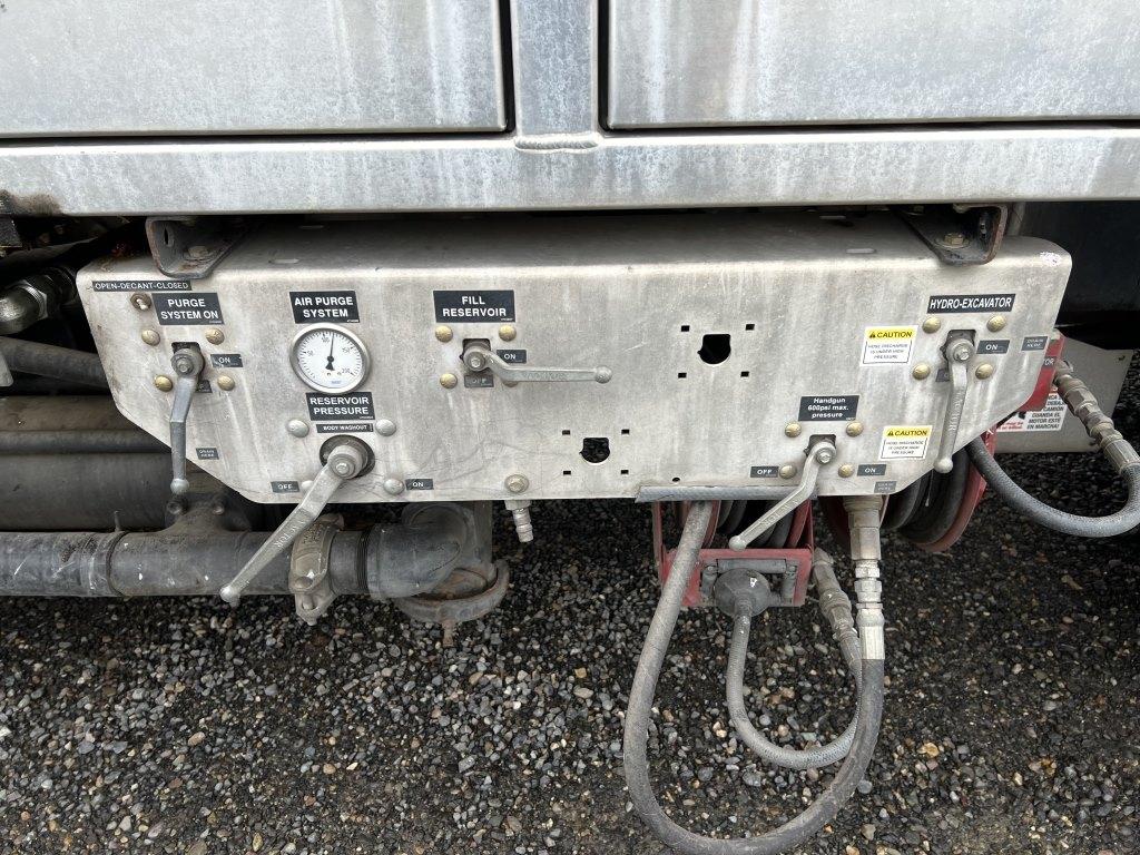 2011 Vactor 2100 Plus Vacuum Truck