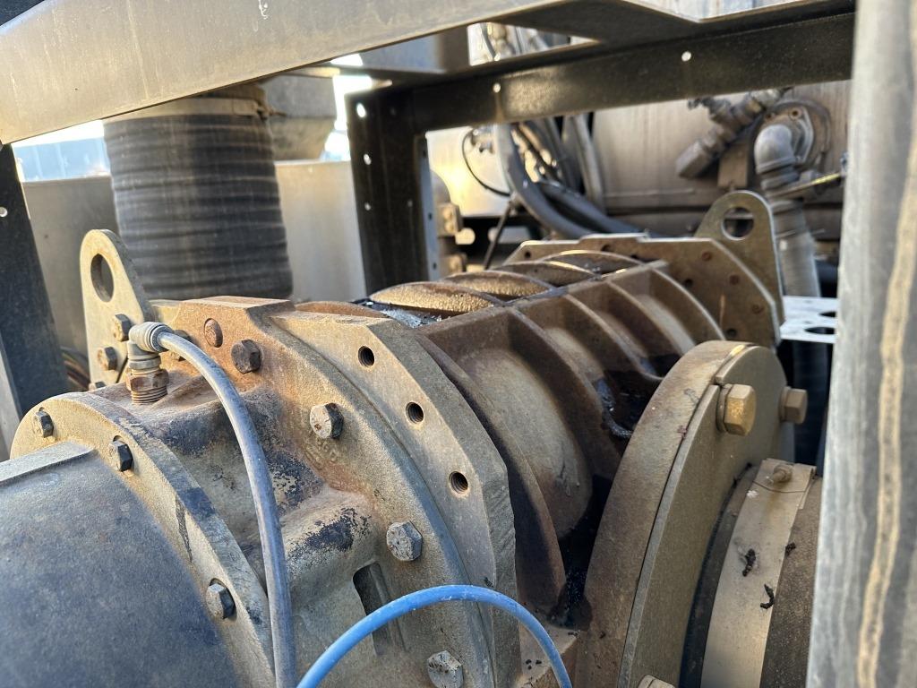 2011 Vactor 2100 Plus Vacuum Truck