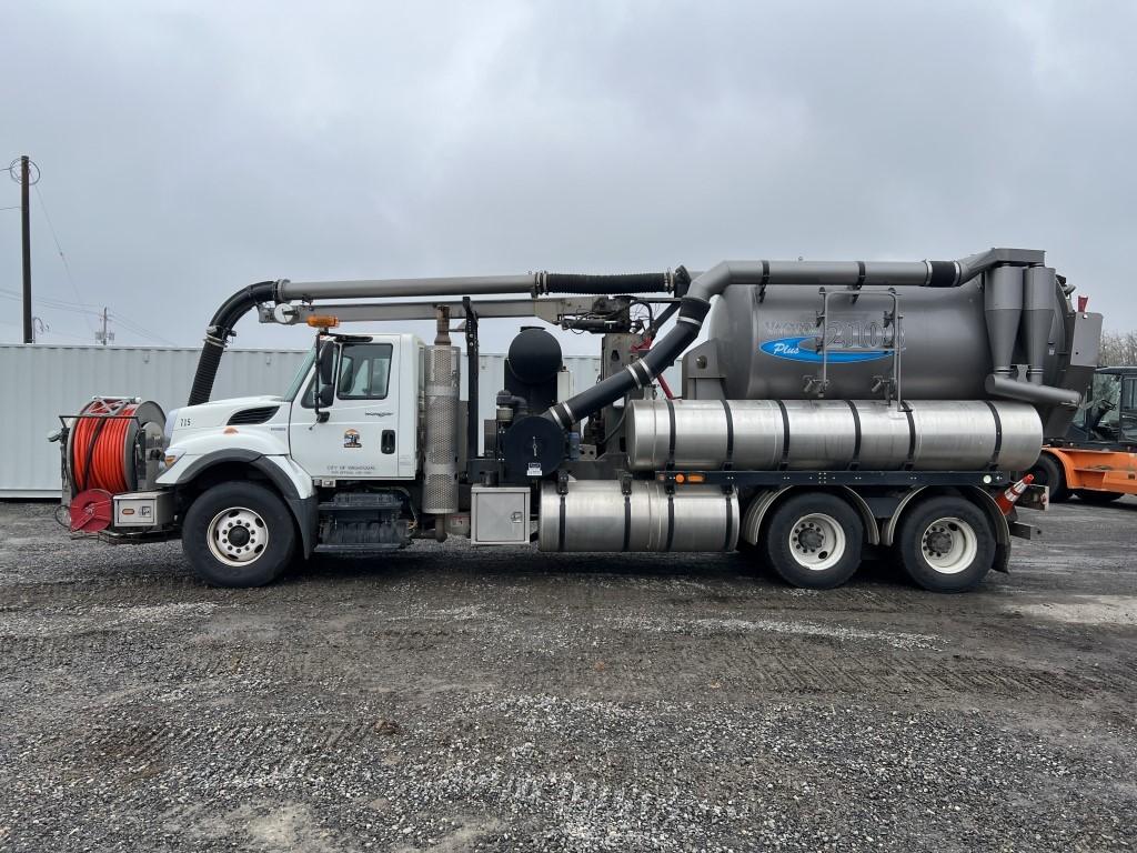 2011 Vactor 2100 Plus Vacuum Truck