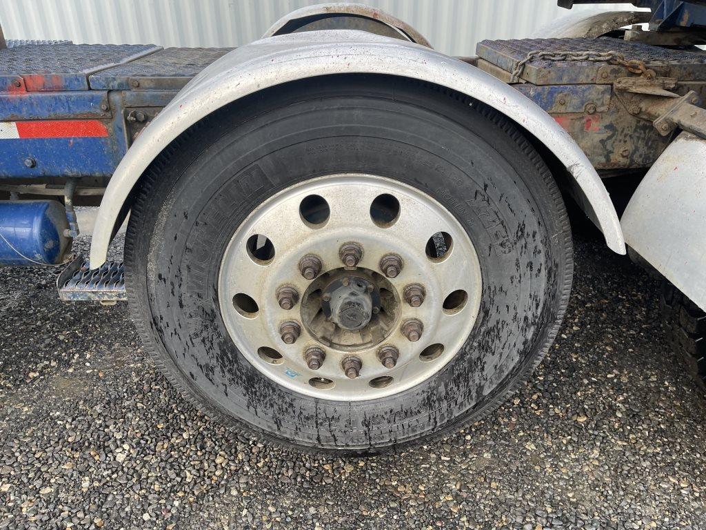 2004 Kenworth T800 Tri-Axle Log Truck