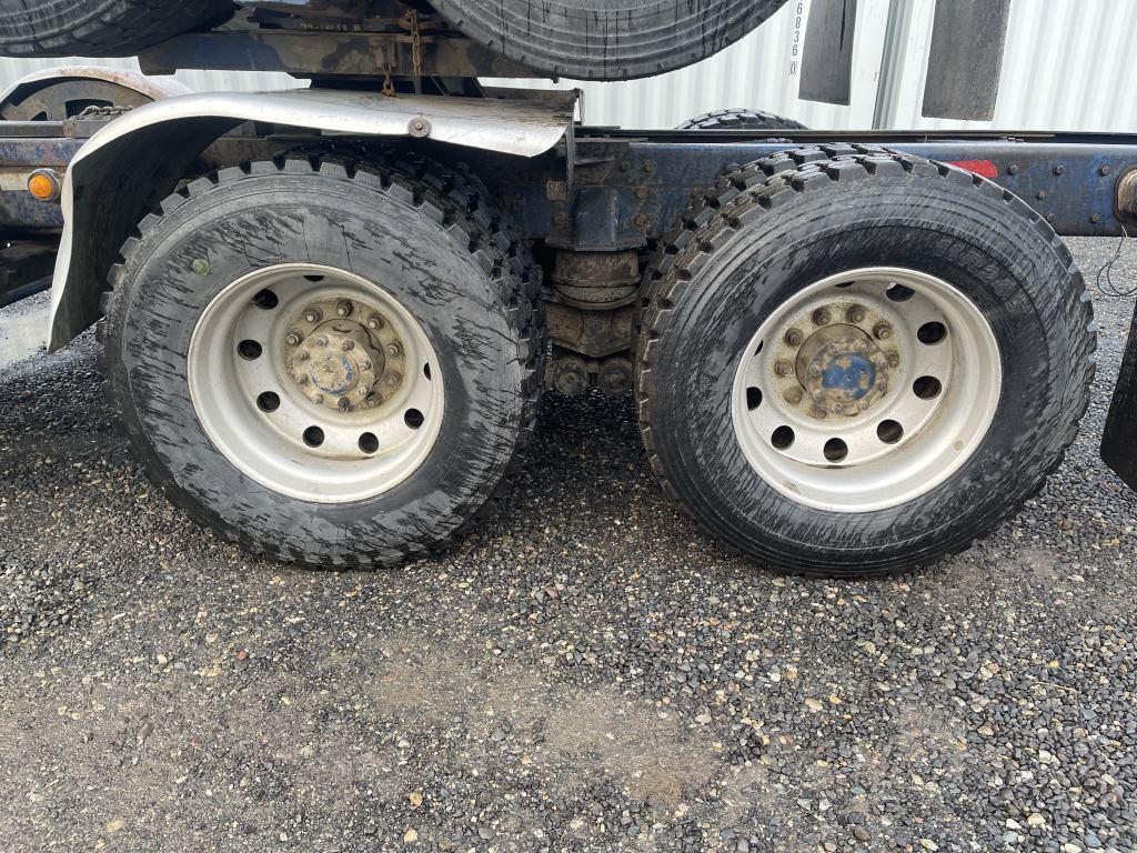 2004 Kenworth T800 Tri-Axle Log Truck
