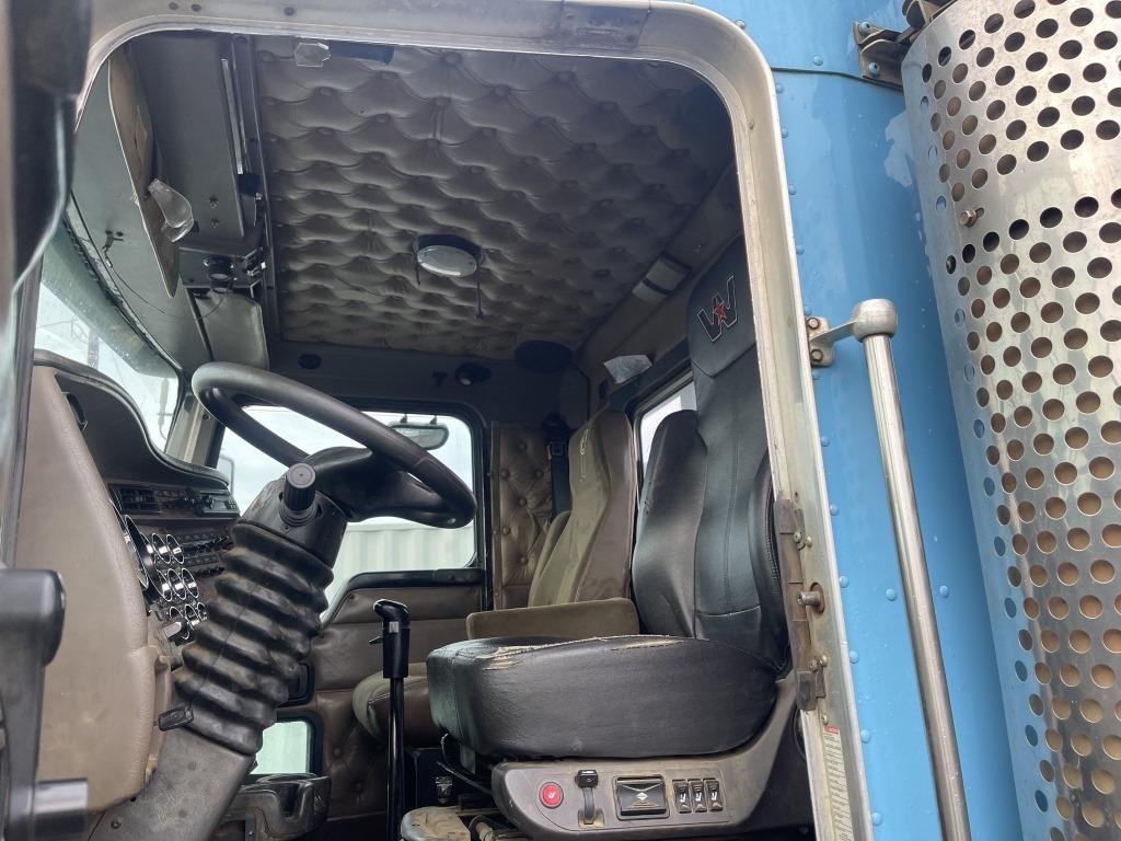 2004 Kenworth T800 Tri-Axle Log Truck