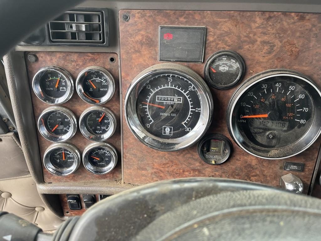 2004 Kenworth T800 Tri-Axle Log Truck