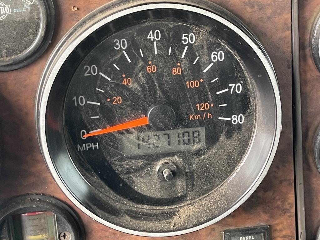 2004 Kenworth T800 Tri-Axle Log Truck