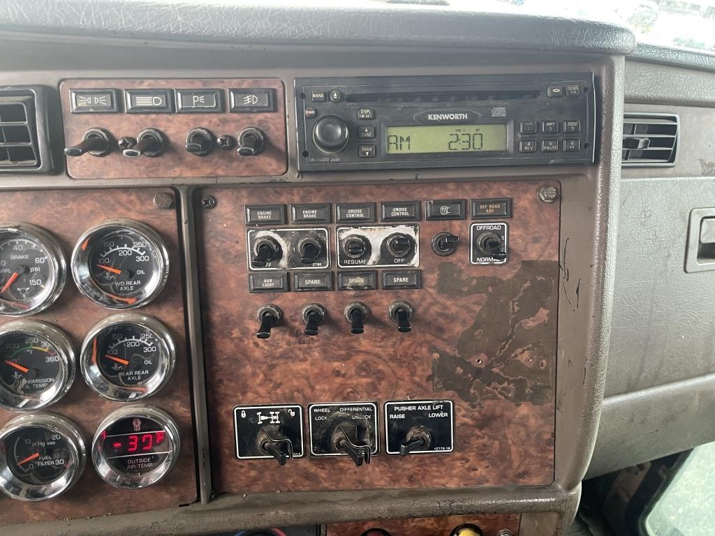 2004 Kenworth T800 Tri-Axle Log Truck