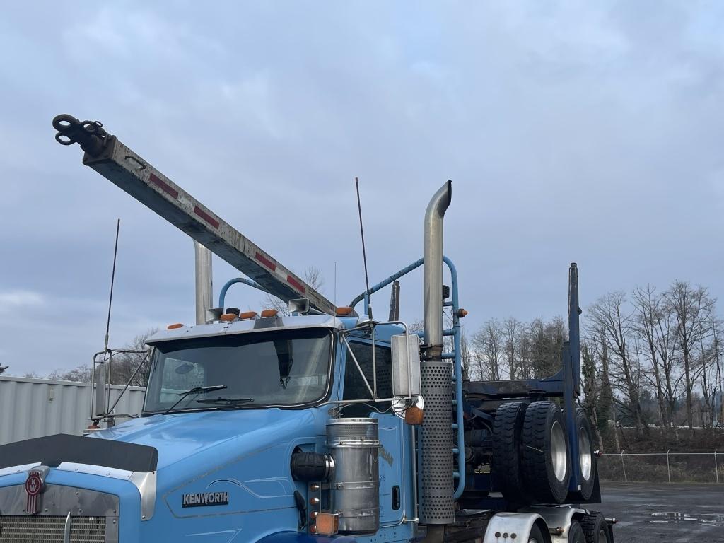 2004 Kenworth T800 Tri-Axle Log Truck