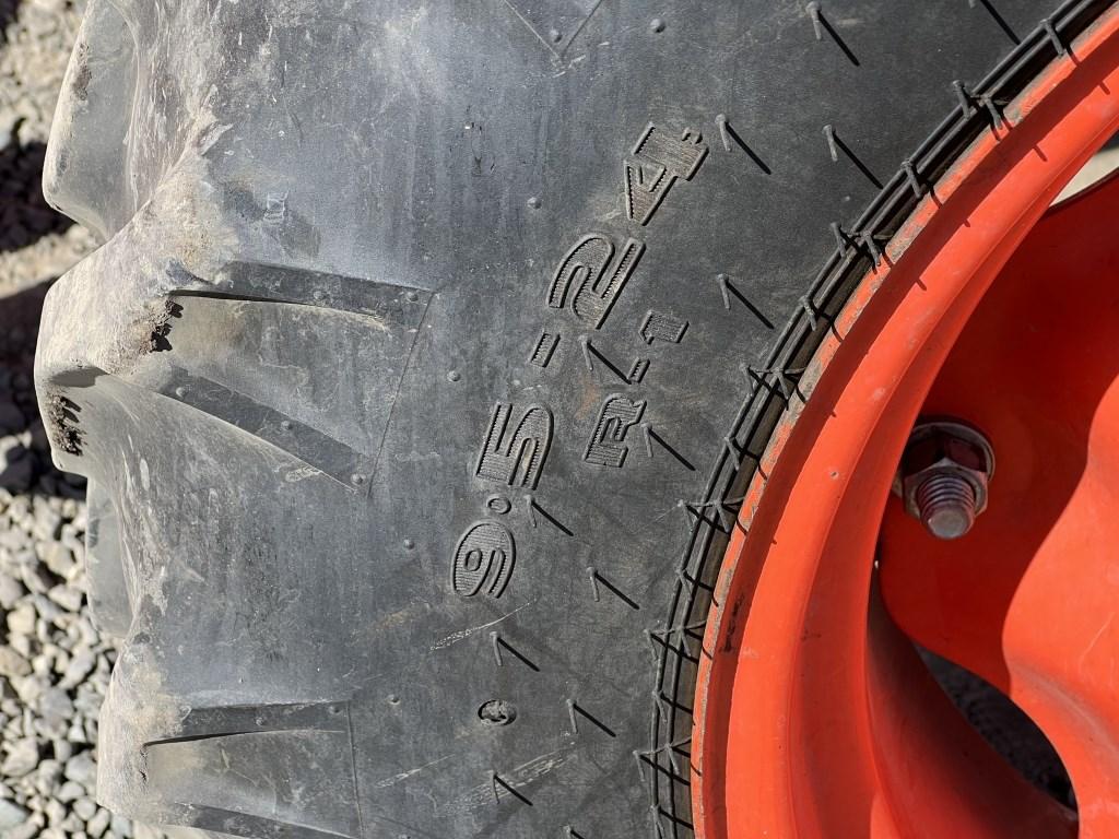 2008 Kubota M6040D Ag Tractor