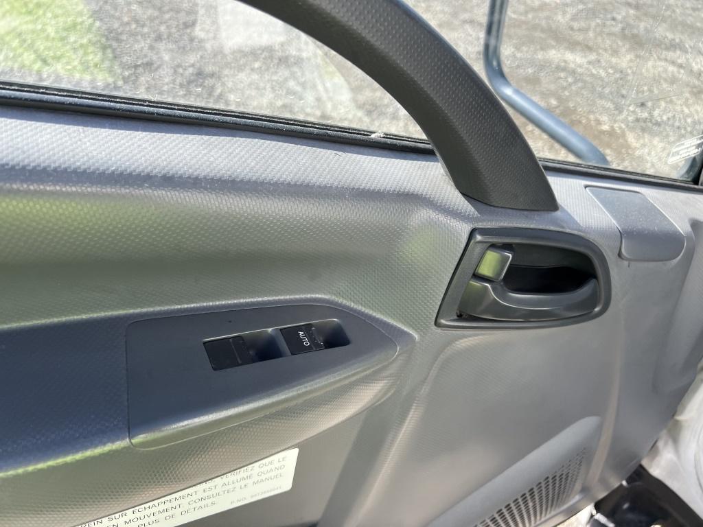 2009 Isuzu NQR Box Truck
