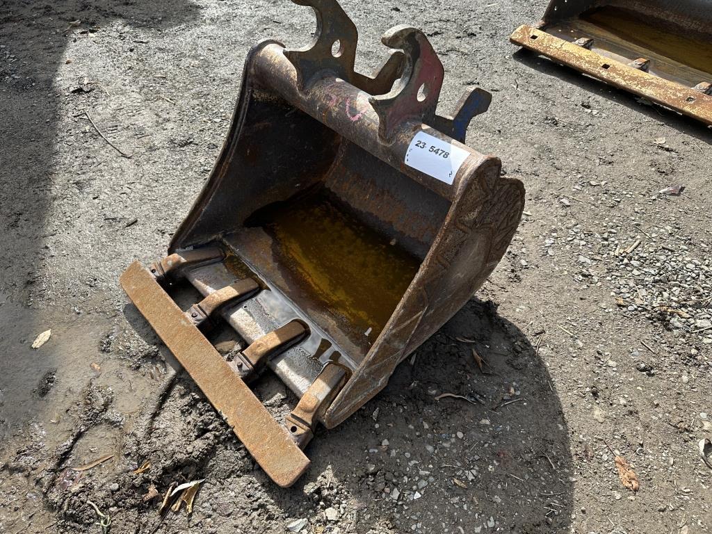 24" Dig Bucket w/Cutting Edge