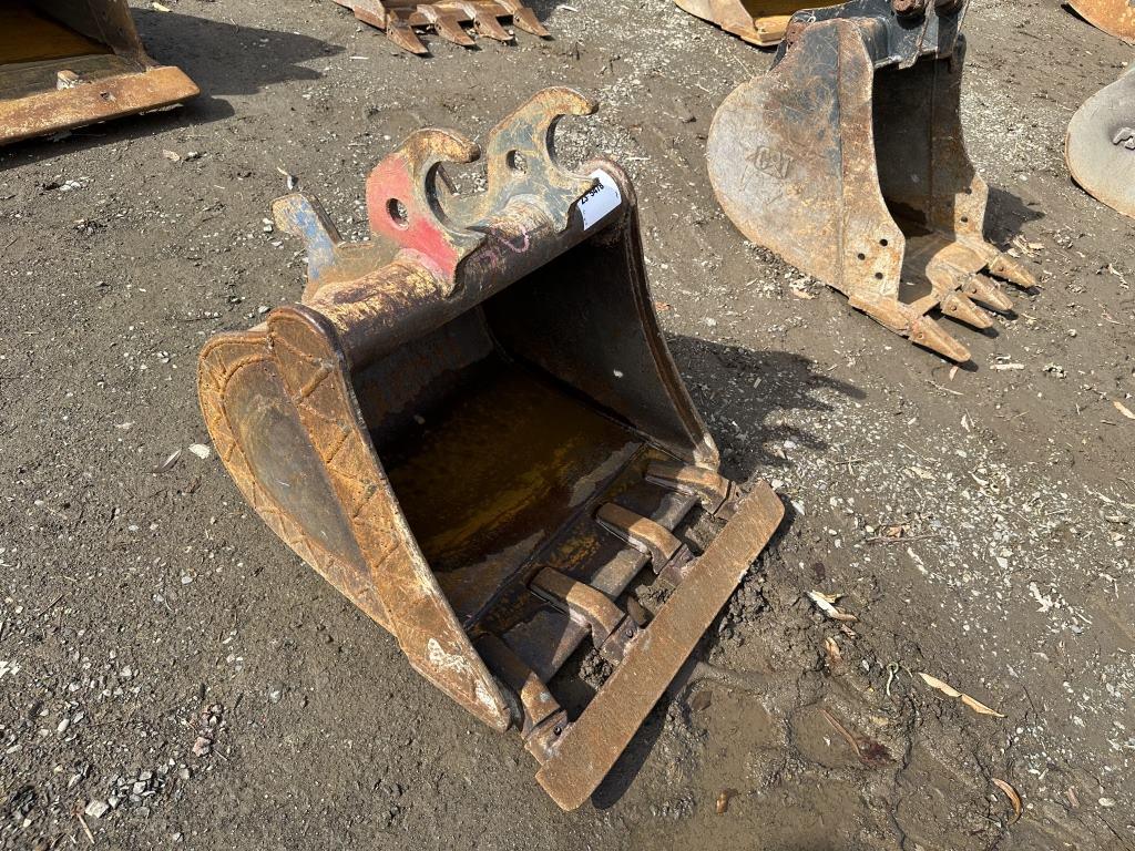 24" Dig Bucket w/Cutting Edge