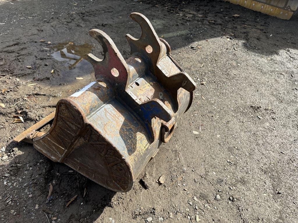 24" Dig Bucket w/Cutting Edge