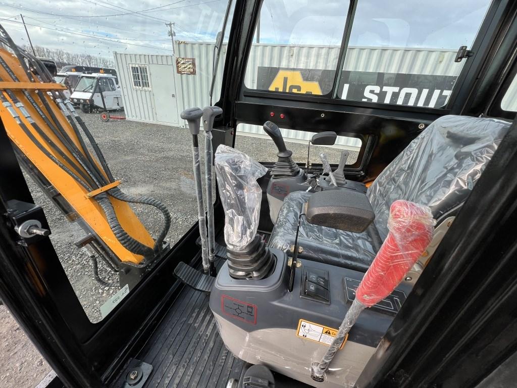 2023 AGT NT30 Mini Hydraulic Excavator