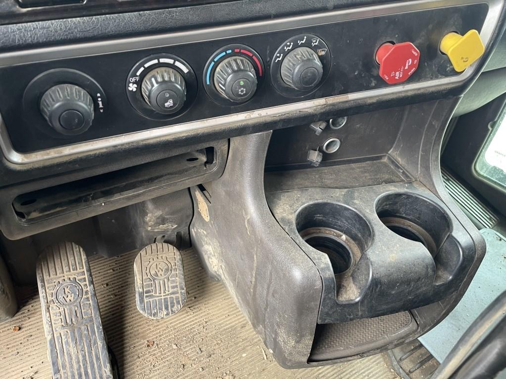 2020 Kenworth T800 Tri-Axle Log Truck