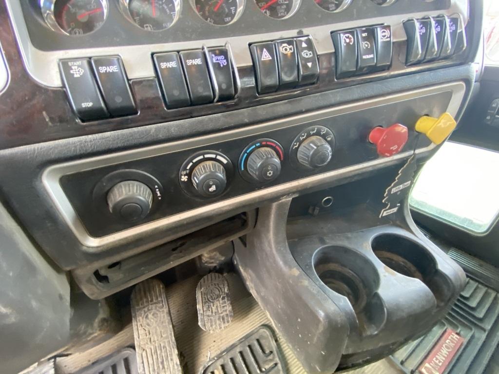 2020 Kenworth T800 Tri-Axle Log Truck