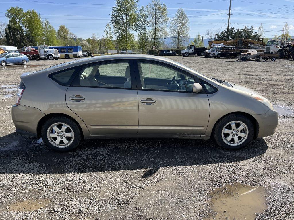 2005 Toyota Prius Hybrid Sedan