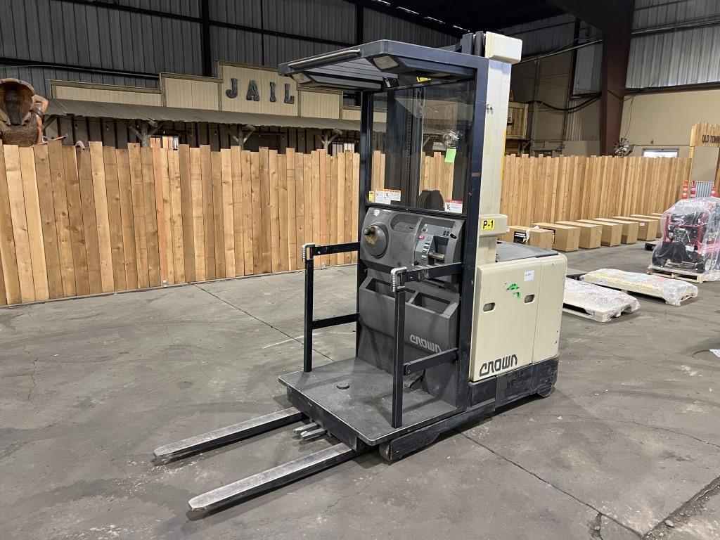 Crown SP3000 Upright Order Picker Forklift