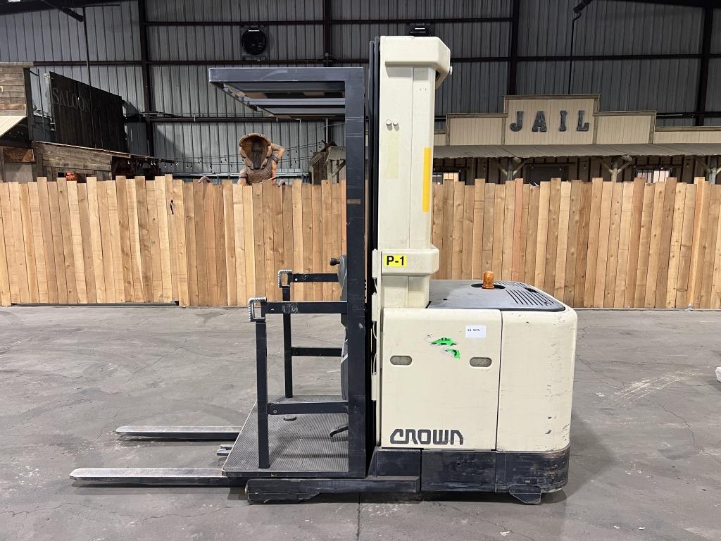 Crown SP3000 Upright Order Picker Forklift