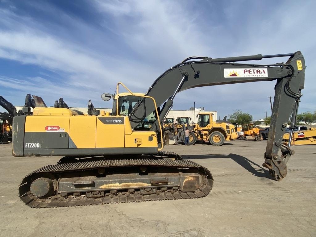 2013 Volvo EC220DL Hydraulic Excavator