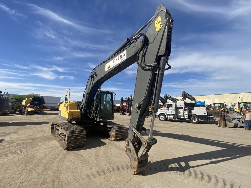 2013 Volvo EC220DL Hydraulic Excavator