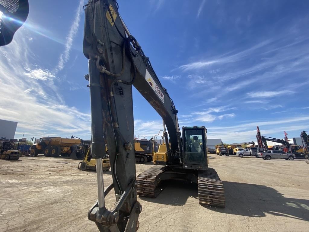 2013 Volvo EC220DL Hydraulic Excavator