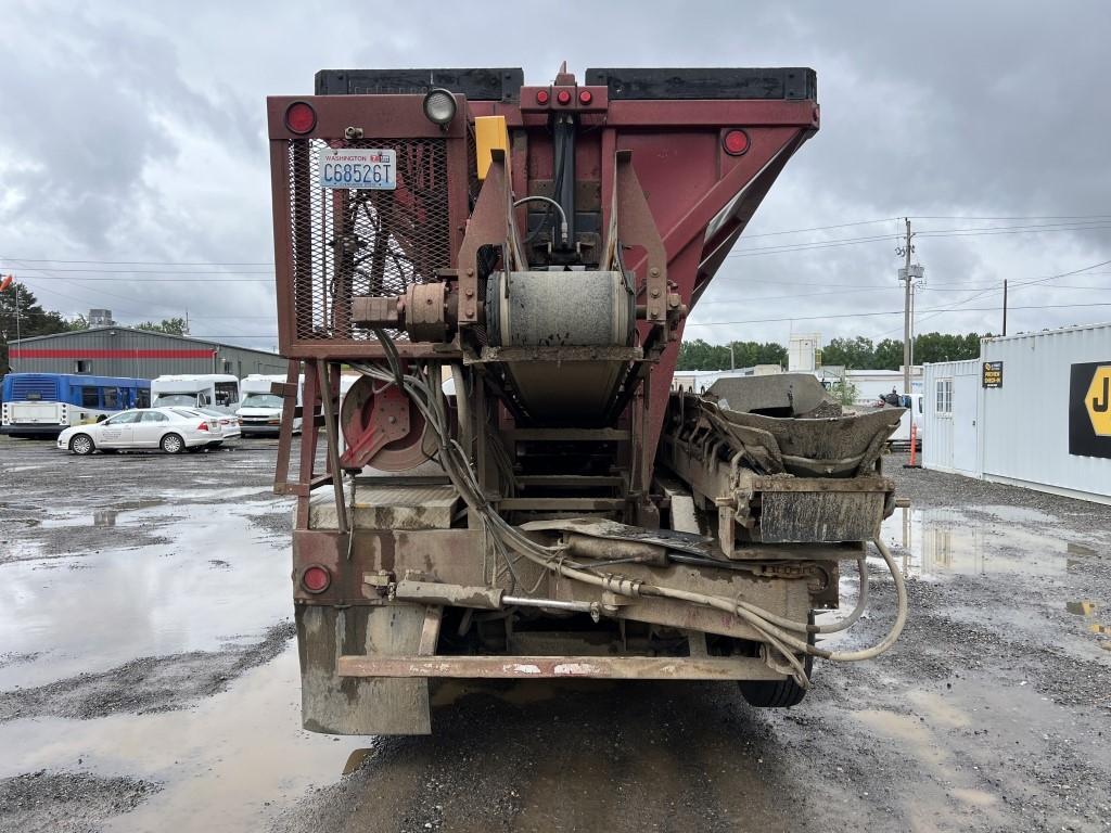 2004 Peterbilt 357 w/CanAmerican Soil King XL19