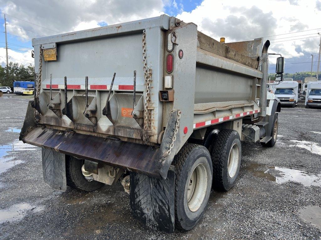 2006 International 7600 T/A Dump Truck