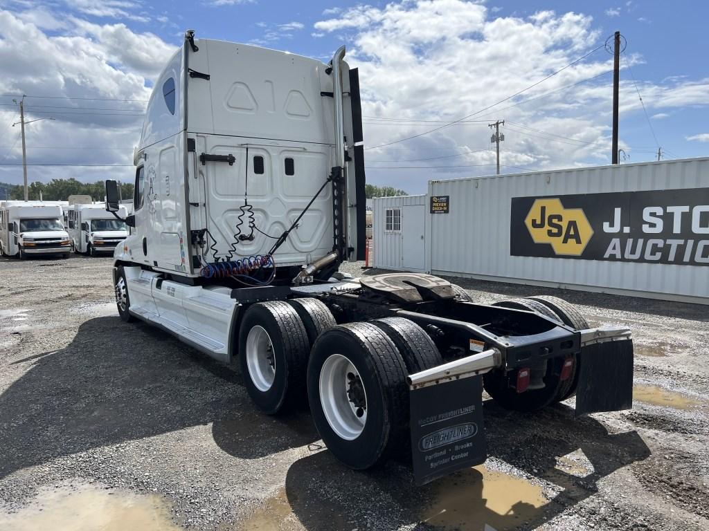 2011 Freightliner CA125 T/A Sleeper Truck Tractor