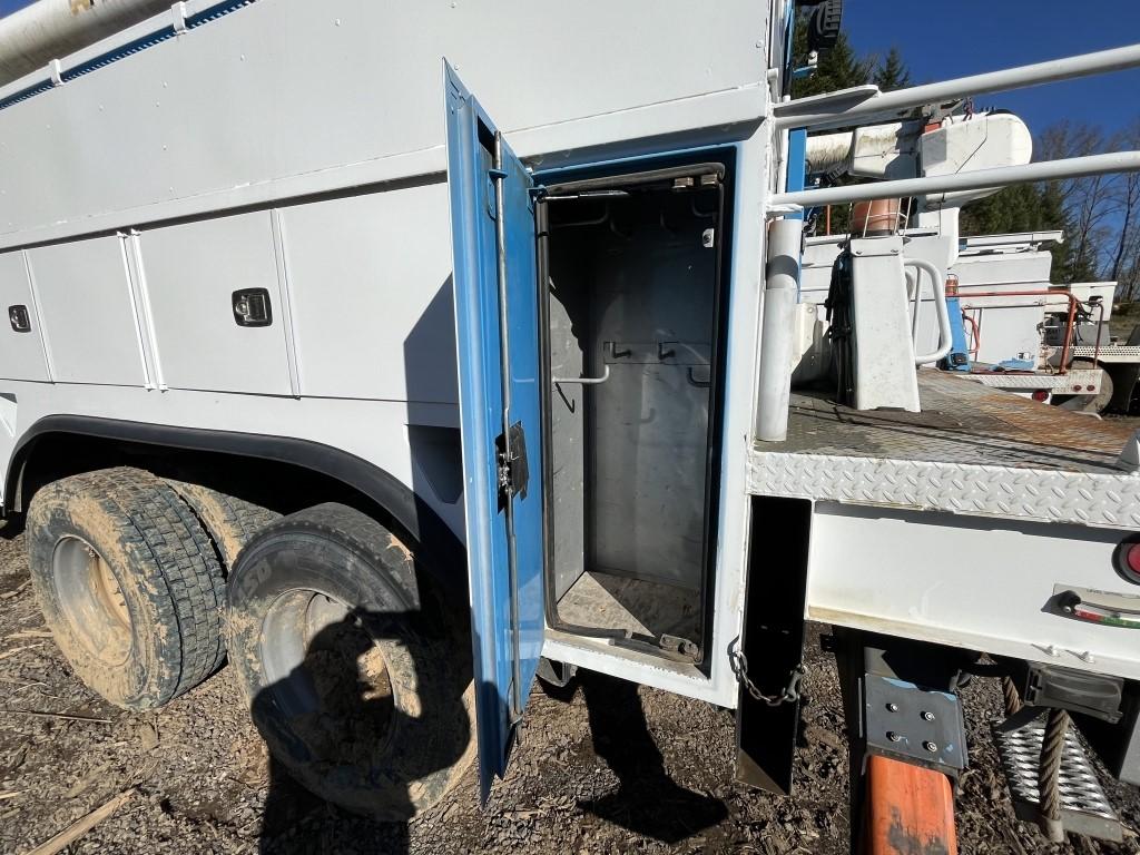 2013 International 7500 Boom Truck