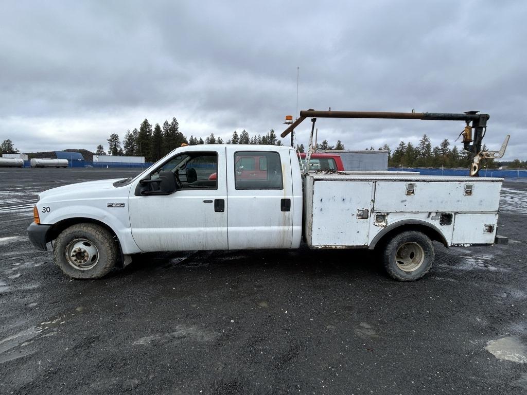 2000 Ford F350 XL SD Crew Cab Utility Truck