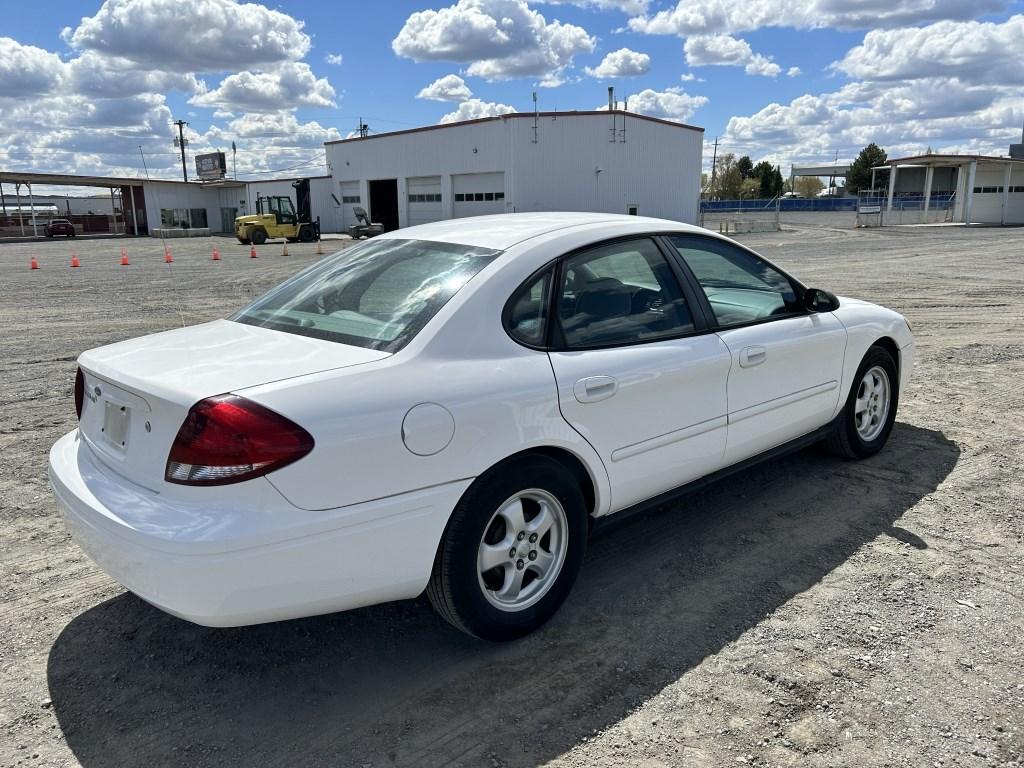 2004 Ford Taurus SE Sedan