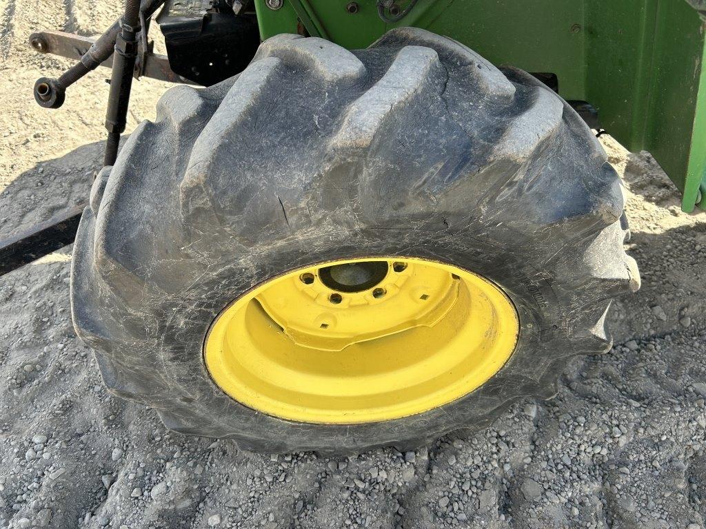 John Deere 855 Utility Tractor