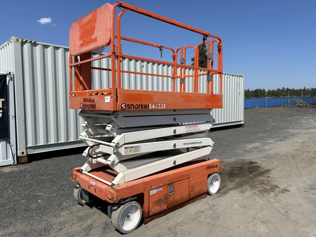2017 Snorkel S4732E Scissor Lift