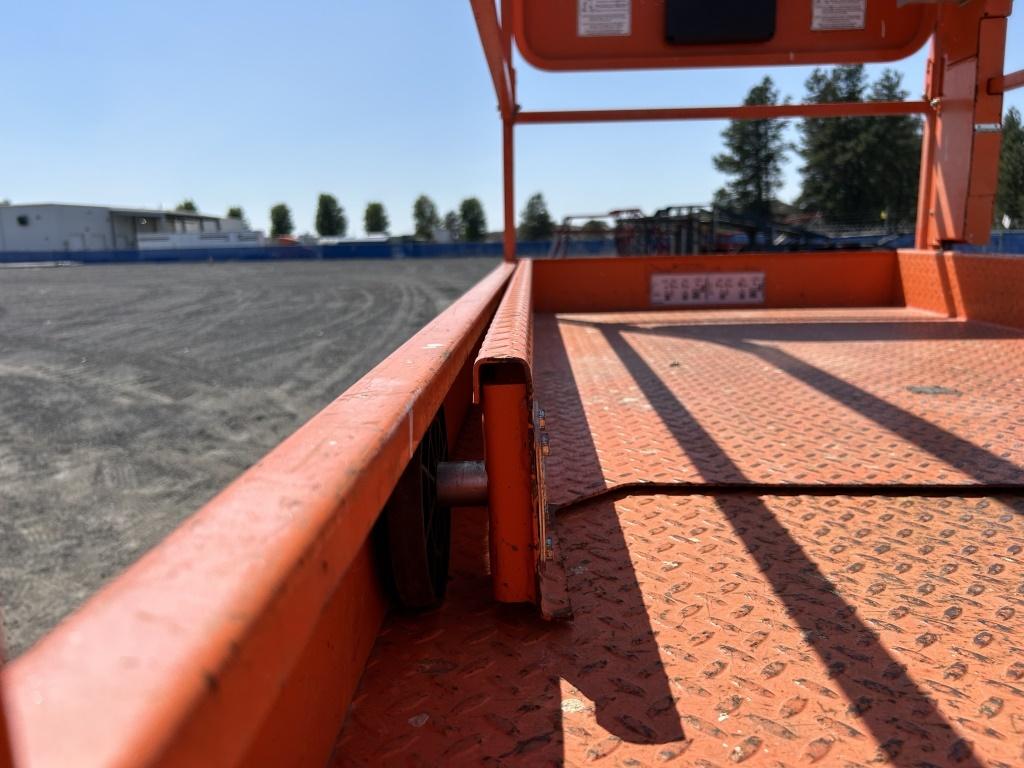 2017 Snorkel S4732E Scissor Lift