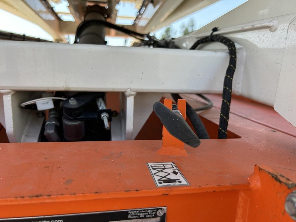 2017 Snorkel S4732E Scissor Lift