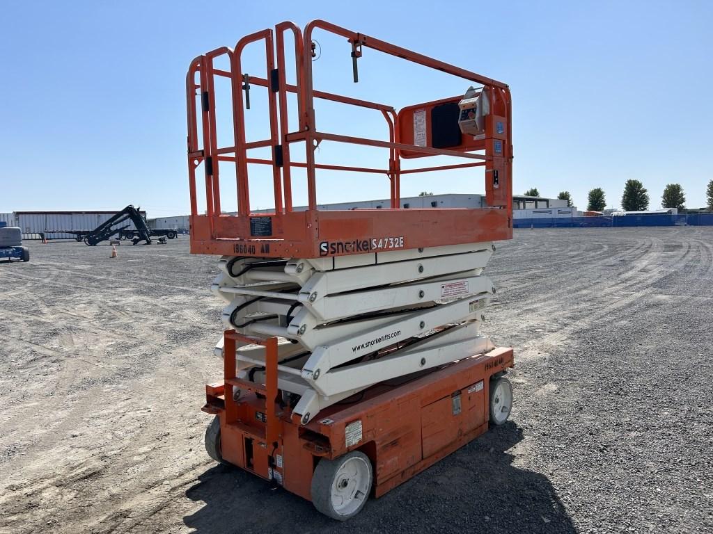 2017 Snorkel S4732E Scissor Lift