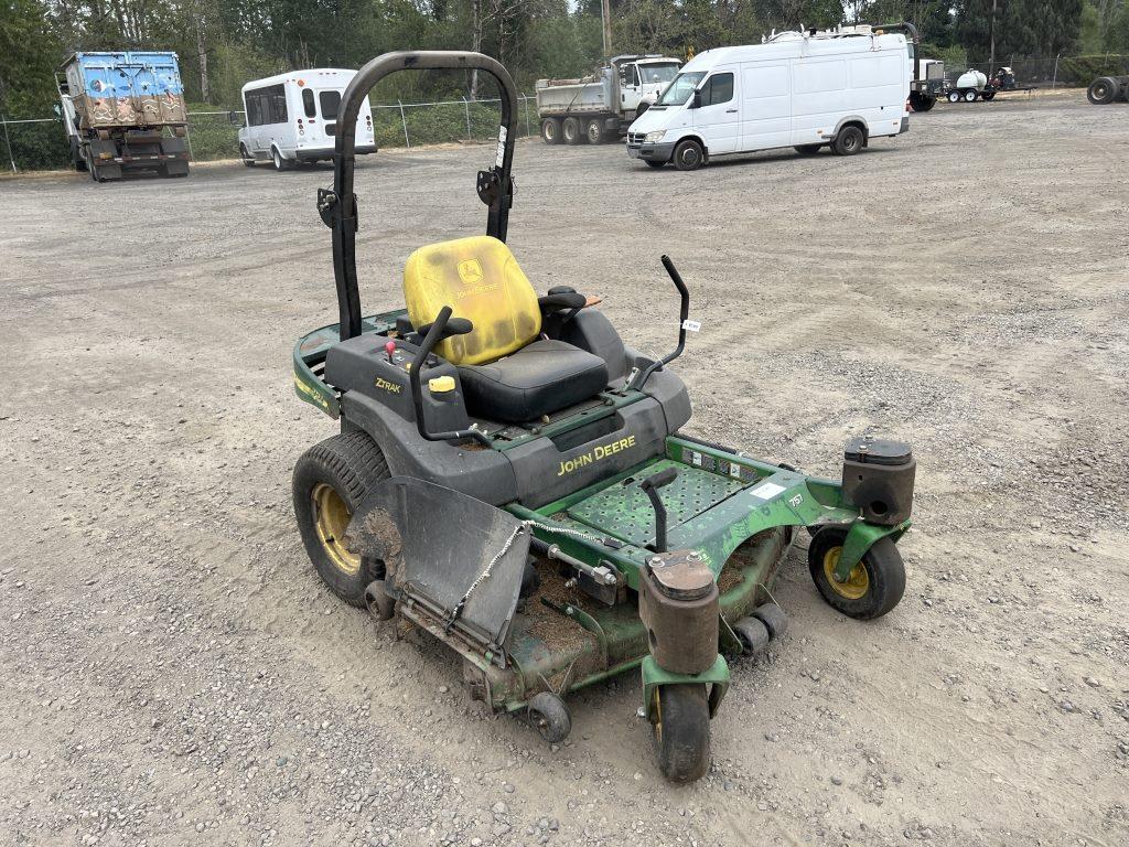 John Deere Z-trak 757 Ride On Mower